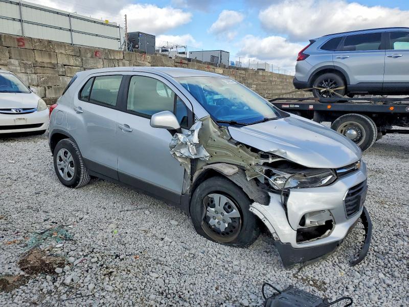 Photo 4 from auction – 2017 CHEVROLET TRAX LS with VIN 3GNCJKSBXHL148845