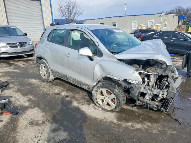 Photo 4 from auction – 2015 CHEVROLET TRAX 1LS with VIN 3GNCJPSB6FL247480