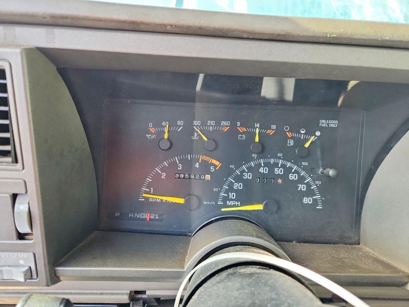 Photo 9 from auction – 1994 CHEVROLET GMT-400 C1 with VIN 2GCEC19K0R1264019