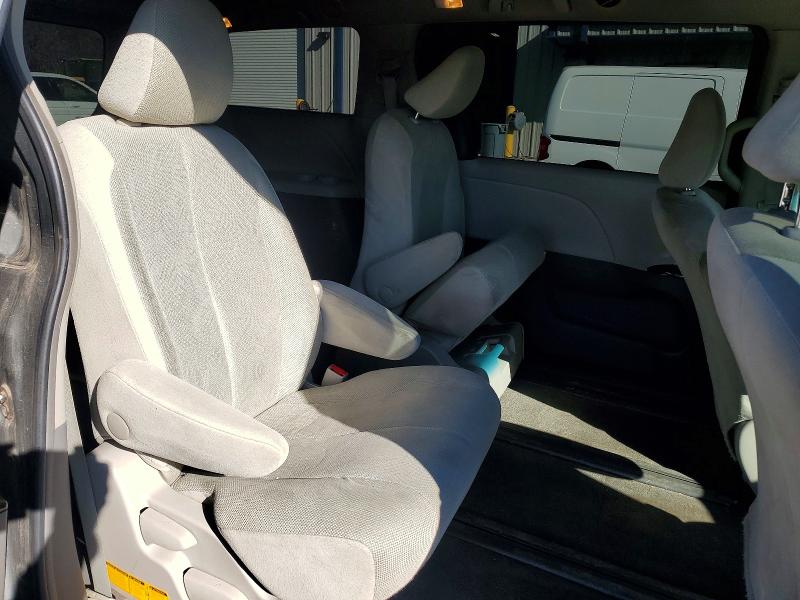Photo 11 from auction – 2012 TOYOTA SIENNA with VIN 5TDKA3DC1CS011750