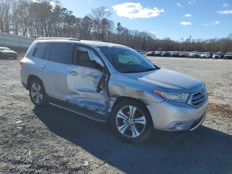 Photo 4 from auction – 2013 TOYOTA HIGHLANDER with VIN 5TDYK3EH2DS112458