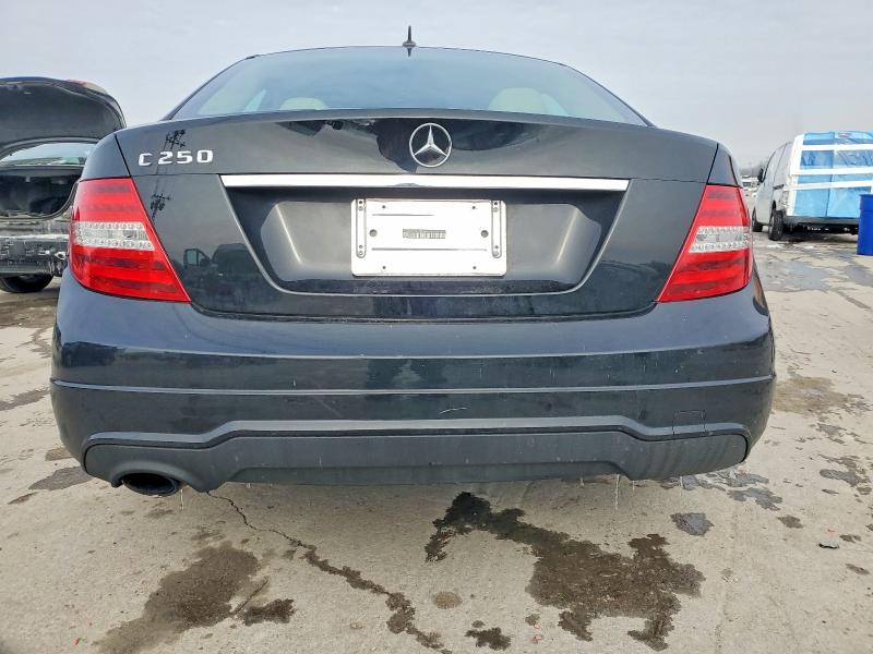 Photo 6 from auction – 2014 MERCEDES-BENZ C with VIN WDDGF4HB3ER306449