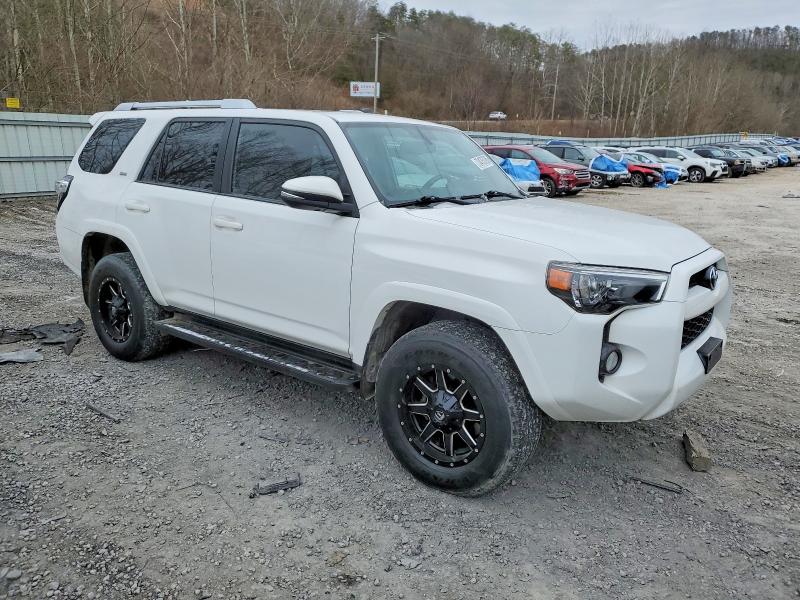 Photo 4 from auction – 2018 TOYOTA 4RUNNER SR with VIN JTEBU5JR2J5551067