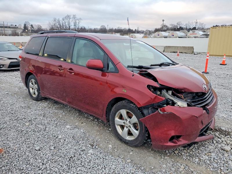Photo 4 from auction – 2011 TOYOTA SIENNA with VIN 5TDKK3DC3BS020252