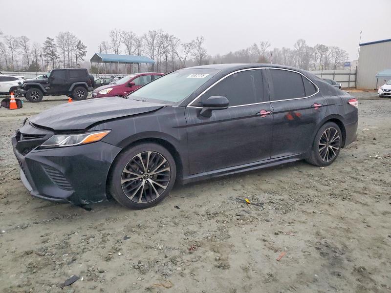 TOYOTA CAMRY SE 2020 with VIN 4T1G11AK9LU322808 - Photo from auction