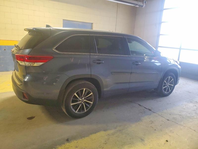 صورة رقم 3 من المزاد - 2018 TOYOTA HIGHLANDER مع VIN 5TDJZRFH3JS497359