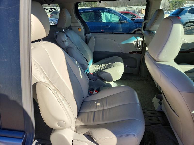Photo 11 from auction – 2011 TOYOTA SIENNA XLE with VIN 5TDYK3DC2BS096989