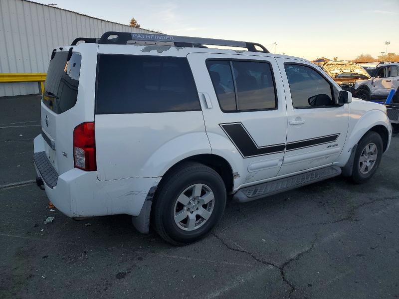 Photo 3 from auction – 2005 NISSAN PATHFINDER with VIN 5N1AR18W05C735569
