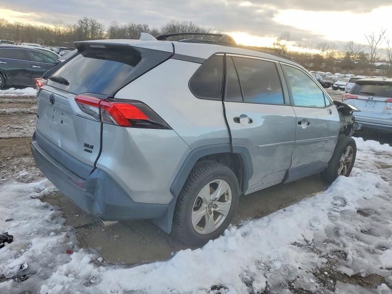 Photo 3 from auction – 2020 TOYOTA RAV4 XLE with VIN 2T3P1RFV6LC086371