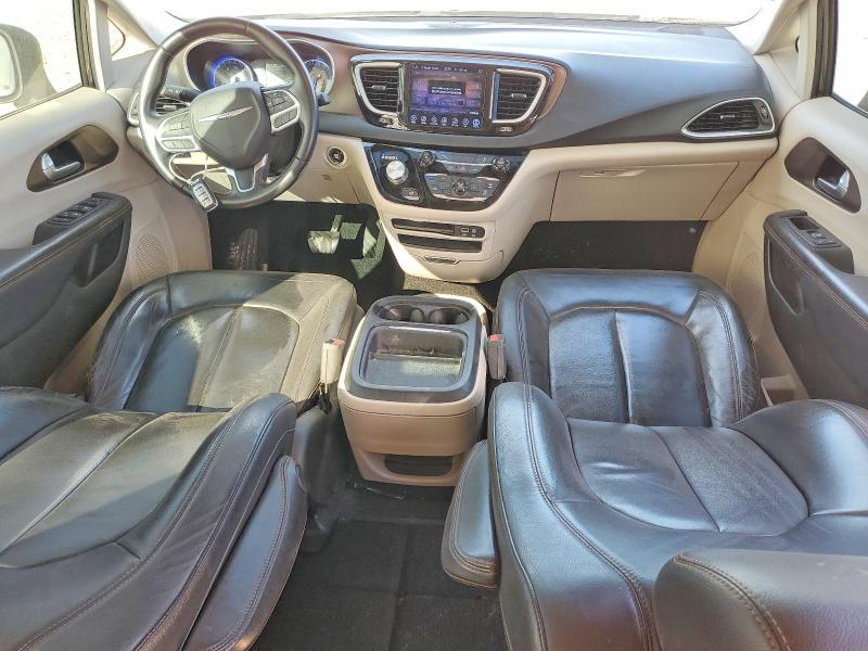 Photo 8 from auction – 2017 CHRYSLER PACIFICA T with VIN 2C4RC1BG7HR532653