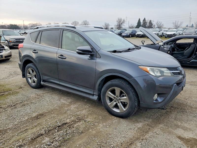 Photo 4 from auction – 2015 TOYOTA RAV4 XLE with VIN JTMWFREV4FD061502