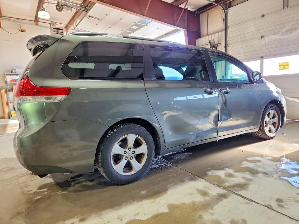 Photo 3 from auction – 2011 TOYOTA SIENNA LE with VIN 5TDKK3DC6BS102170