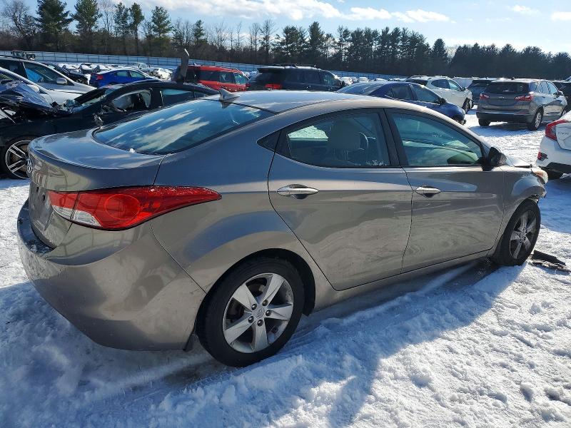 Photo 3 from auction – 2013 HYUNDAI ELANTRA GL with VIN 5NPDH4AE6DH253473