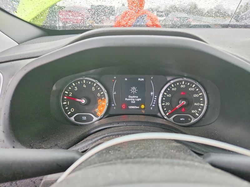 Photo 9 from auction – 2018 JEEP RENEGADE with VIN ZACCJBAH4JPH00531