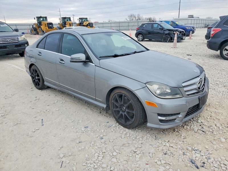 Photo 4 from auction – 2013 MERCEDES-BENZ C with VIN WDDGF4HB3DR268980