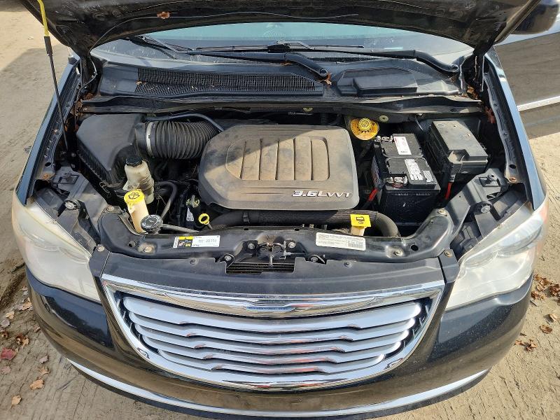 Photo 12 from auction – 2015 CHRYSLER TOWN & COU with VIN 2C4RC1BGXFR577891