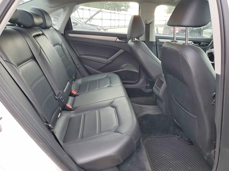 Photo 10 from auction – 2015 VOLKSWAGEN PASSAT S with VIN 1VWAT7A31FC096464
