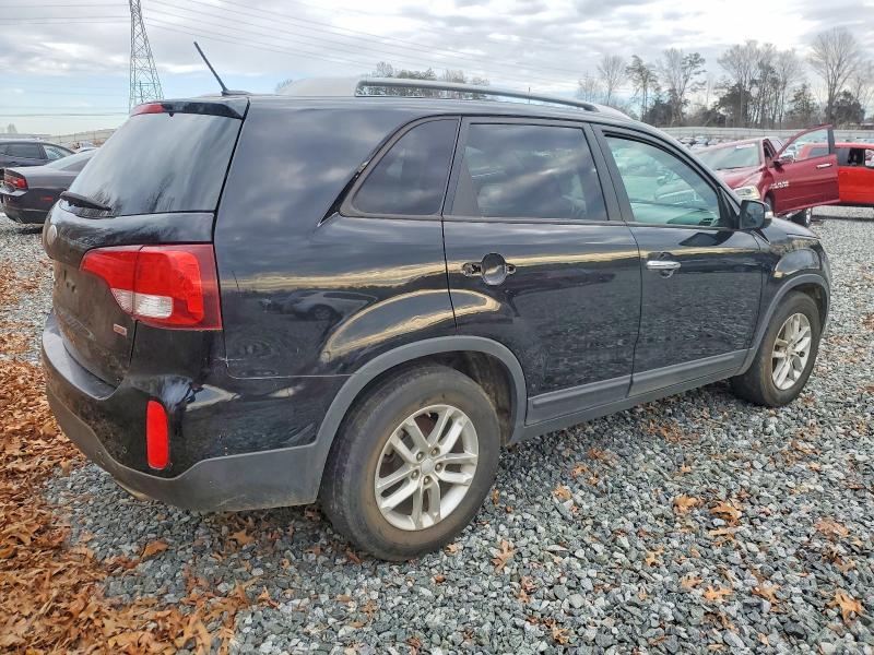 Photo 3 from auction – 2014 KIA SORENTO LX with VIN 5XYKT3A6XEG429751