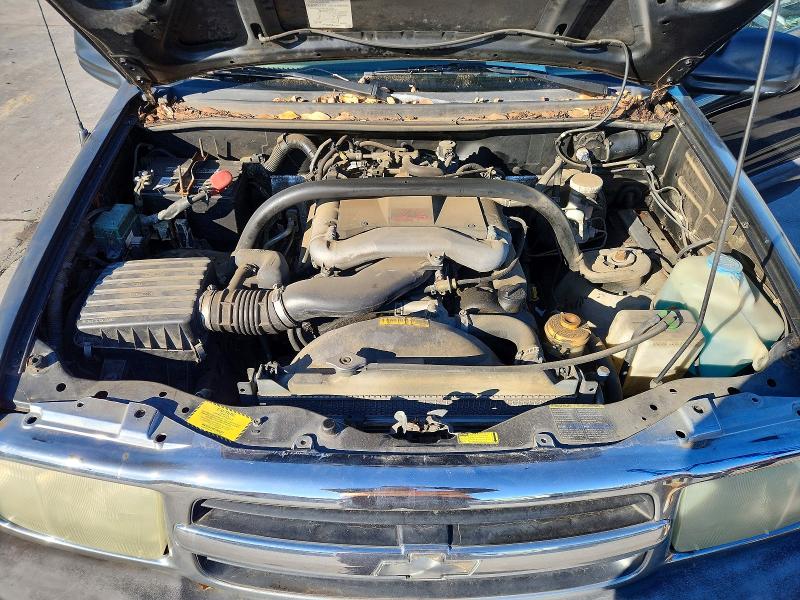 Photo 11 from auction – 2004 CHEVROLET TRACKER with VIN 2CNBE134746911451