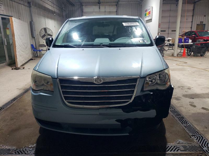 Photo 5 from auction – 2010 CHRYSLER TOWN & COU with VIN 2A4RR2D13AR365933