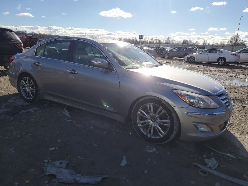 Photo 4 from auction – 2013 HYUNDAI GENESIS 3. with VIN KMHGC4DDXDU240936