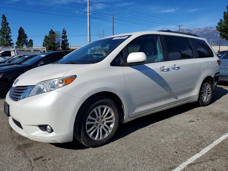 Photo 1 from auction – 2016 TOYOTA SIENNA XLE with VIN 5TDYK3DC2GS746654