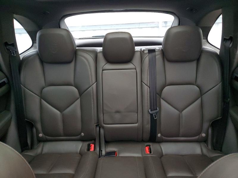 Photo 10 from auction – 2018 PORSCHE CAYENNE with VIN WP1AA2A2XJKA00122
