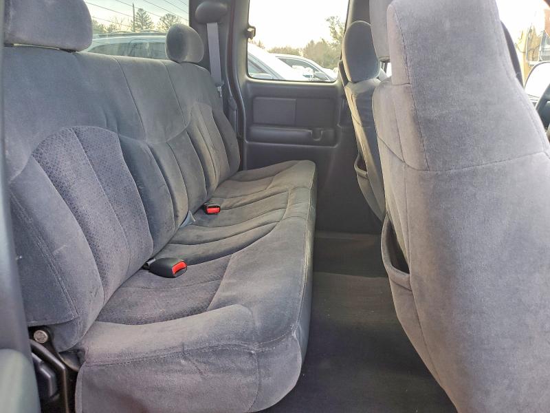 Photo 10 from auction – 2000 CHEVROLET SILVERADO with VIN 1GCEC19T6YZ326490