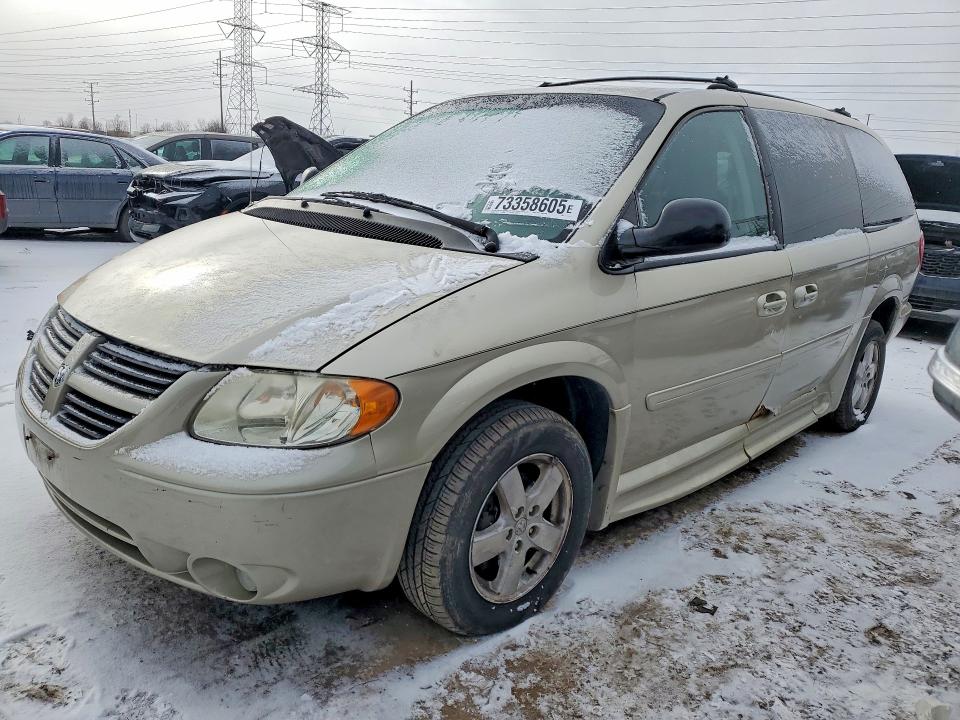 DODGE GRAND CARA 2005 with VIN 2D4GP44LX5R596563 - Photo from auction