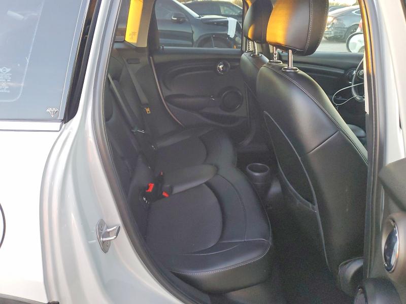 Photo 10 from auction – 2016 MINI COOPER with VIN WMWXU1C57G2E16917
