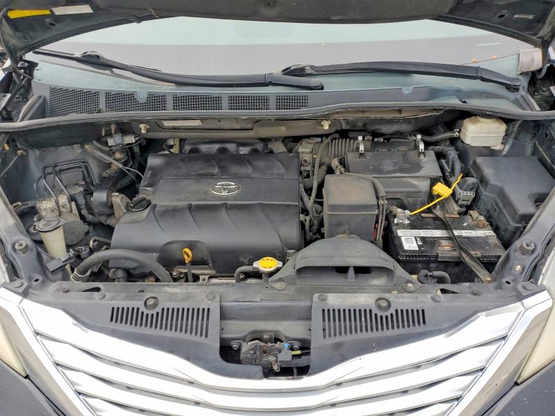 Photo 12 from auction – 2011 TOYOTA SIENNA XLE with VIN 5TDDK3DC8BS008705