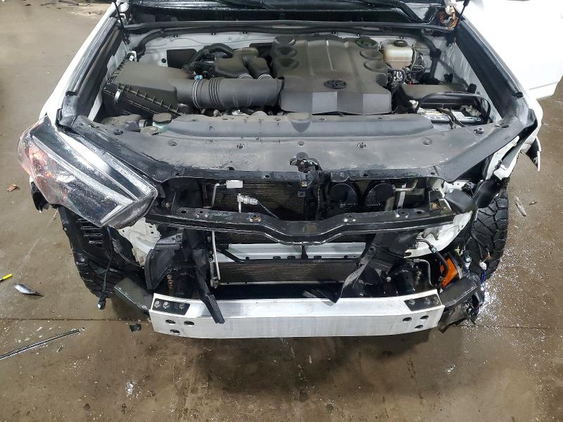 Photo 12 from auction – 2018 TOYOTA 4RUNNER SR with VIN JTEBU5JR5J5595807