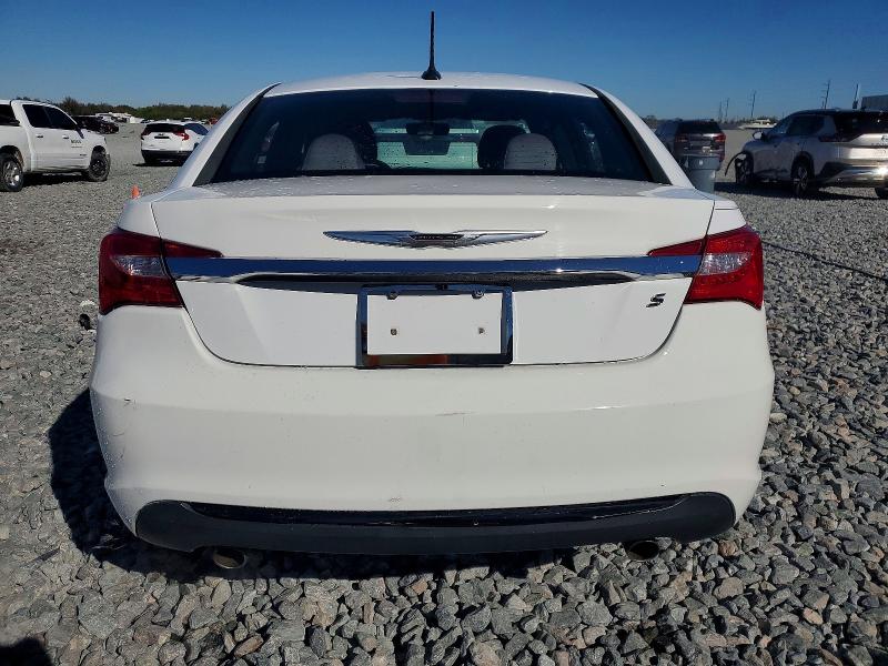 Photo 6 from auction – 2013 CHRYSLER 200 TOURIN with VIN 1C3CCBBG5DN720174