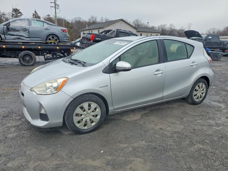 TOYOTA PRIUS C 2014 with VIN JTDKDTB31E1065916 - Photo from auction