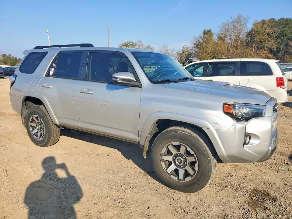 Photo 4 from auction – 2019 TOYOTA 4RUNNER SR with VIN JTEBU5JR5K5693835