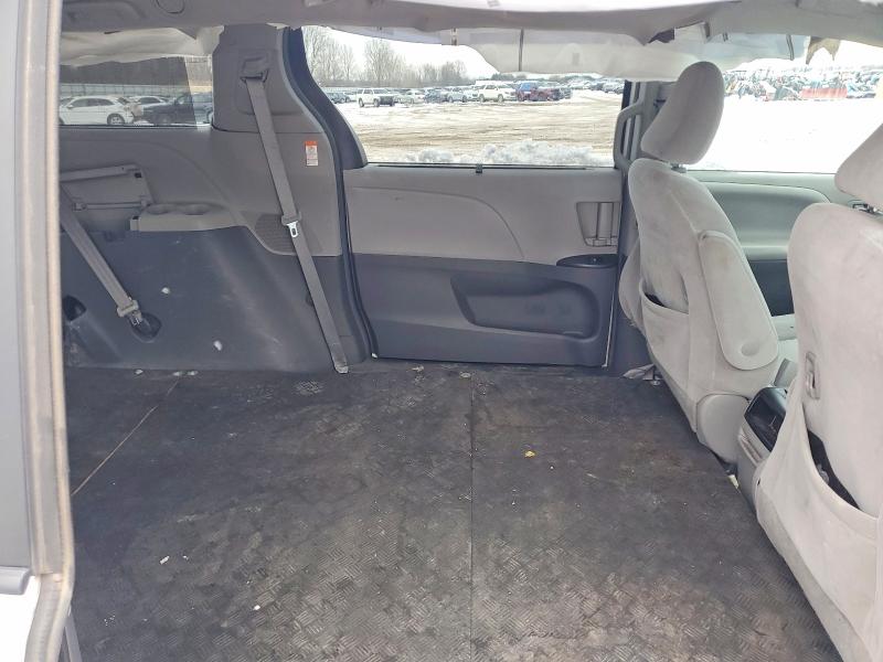 Photo 11 from auction – 2017 TOYOTA SIENNA with VIN 5TDKZ3DC2HS852105