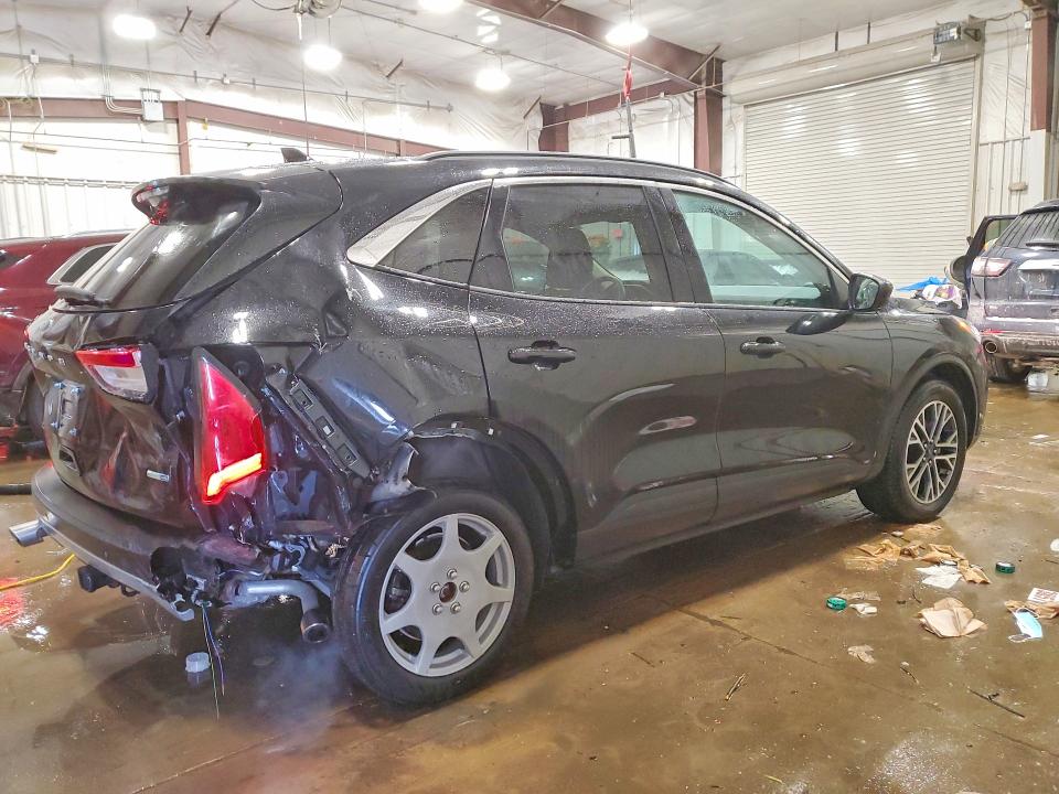 Photo 3 from auction – 2020 FORD ESCAPE with VIN 1FMCU9H9XLUA84605