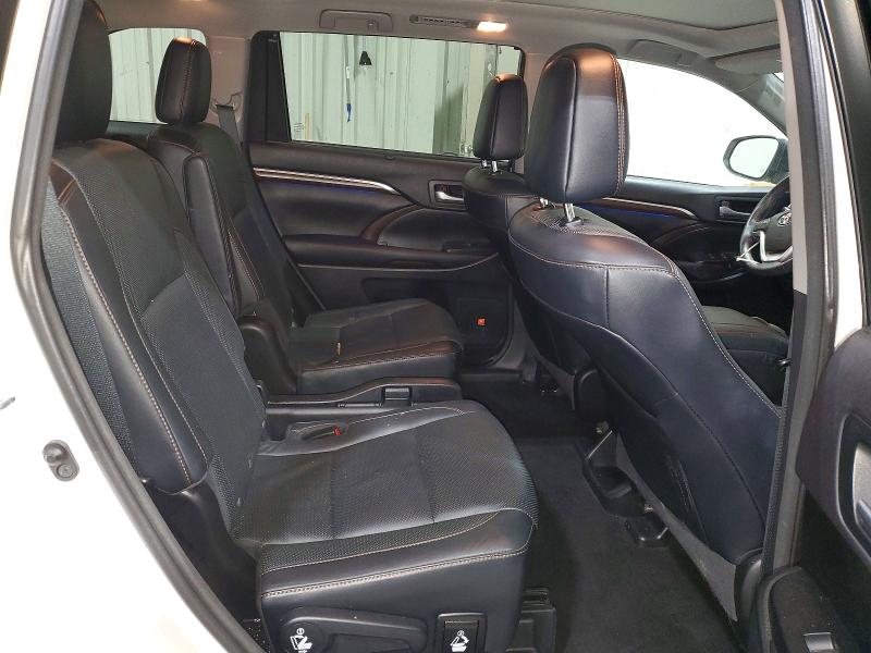 Photo 11 from auction – 2016 TOYOTA HIGHLANDER with VIN 5TDDKRFH2GS296188