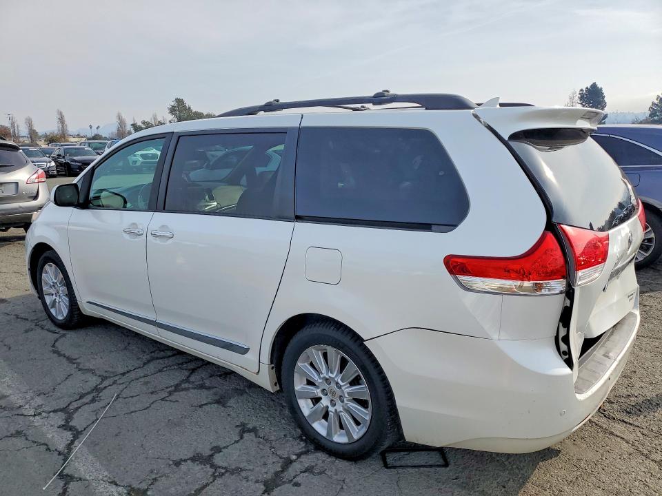 Photo 2 from auction – 2012 TOYOTA SIENNA with VIN 5TDDK3DC9CS034389