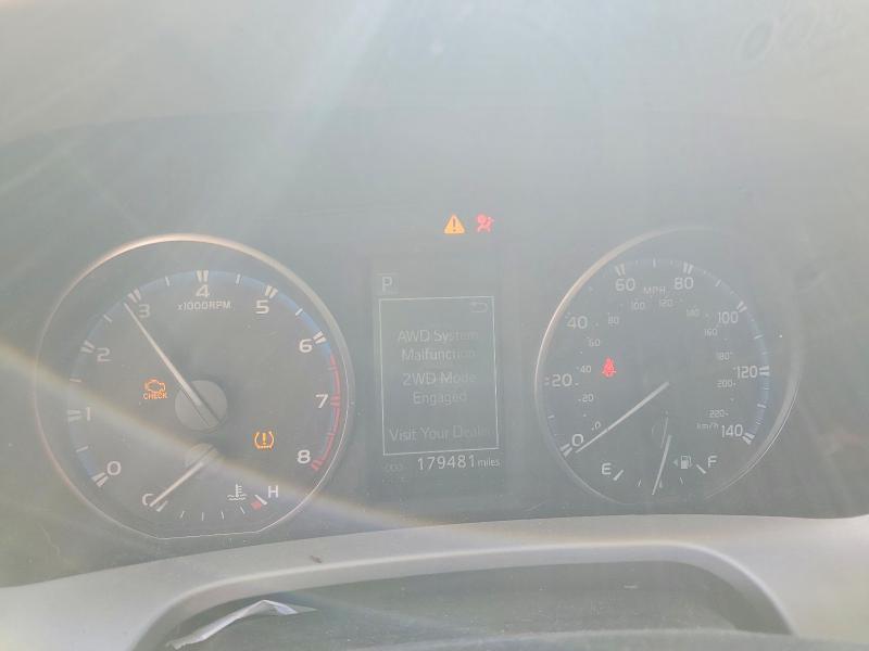 Photo 9 from auction – 2017 TOYOTA RAV4 LE with VIN 2T3BFREV6HW616972