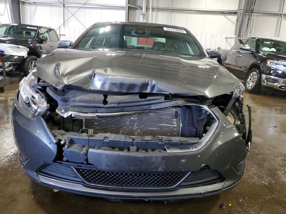 Photo 5 from auction – 2015 FORD TAURUS LIM with VIN 1FAHP2F89FG184481