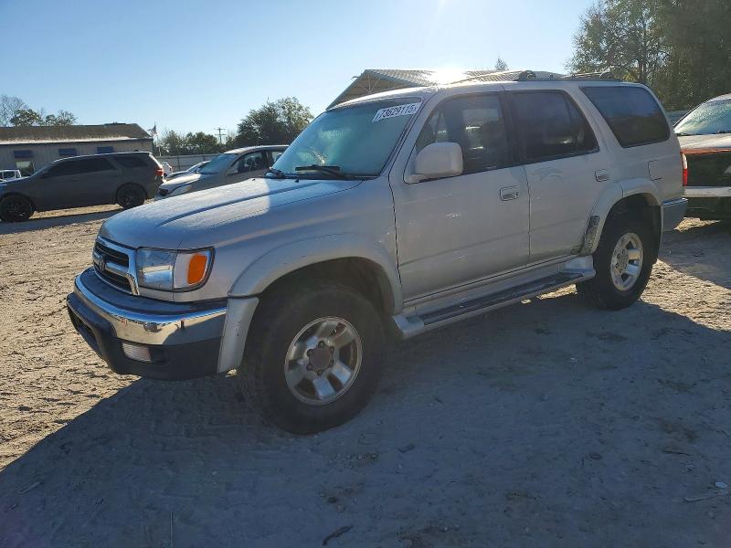 TOYOTA 4RUNNER SR 2000 with VIN JT3GN86R4Y0175582 - Photo from auction