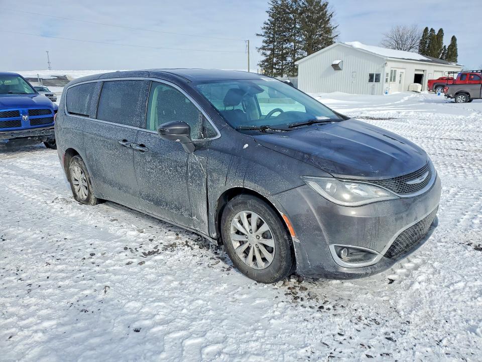 Photo 4 from auction – 2018 CHRYSLER PACIFICA with VIN 2C4RC1FG3JR126028