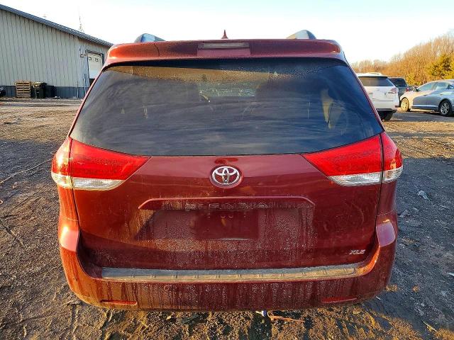 Photo 6 from auction – 2011 TOYOTA SIENNA with VIN 5TDYK3DC8BS009922