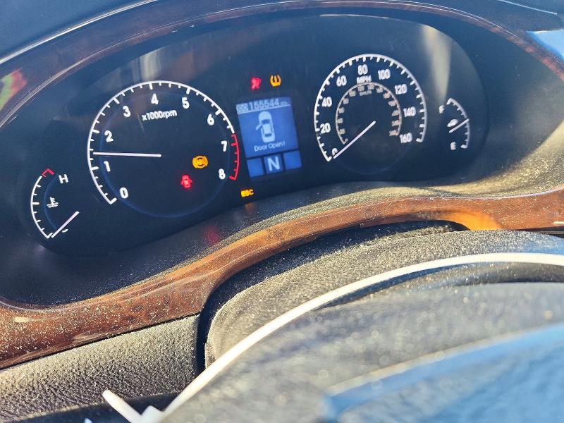Photo 9 from auction – 2011 HYUNDAI GENESIS 3. with VIN KMHGC4DEXBU112752