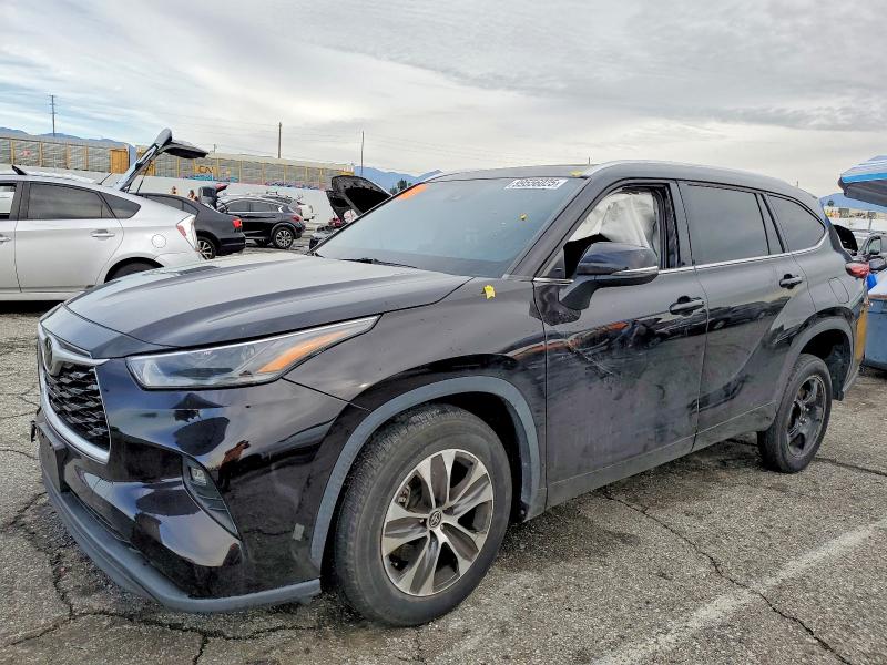 TOYOTA HIGHLANDER 2021 with VIN 5TDGZRAH2MS041830 - Photo from auction