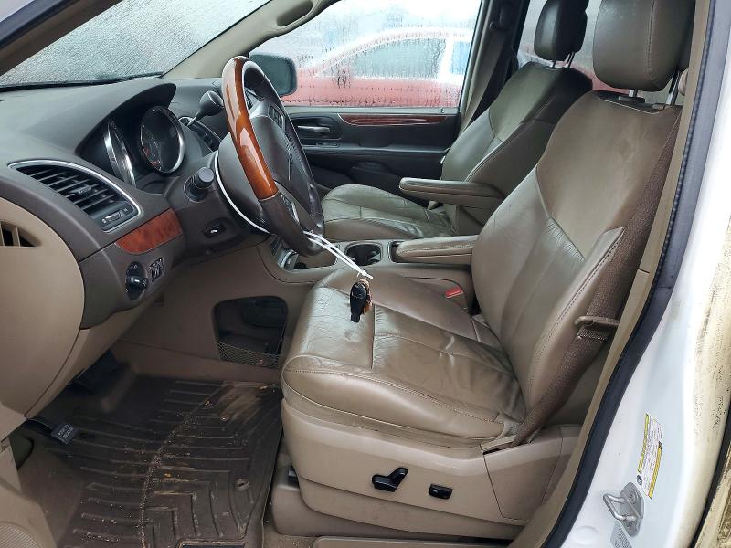 Photo 7 from auction – 2015 CHRYSLER TOWN & COU with VIN 2C4RC1GGXFR553681