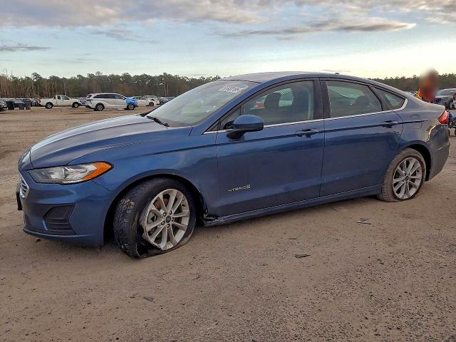 FORD FUSION SE 2019 with VIN 3FA6P0LU3KR211450 - Photo from auction
