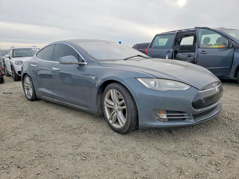 Photo 4 from auction – 2013 TESLA MODEL S with VIN 5YJSA1DP6DFP07422