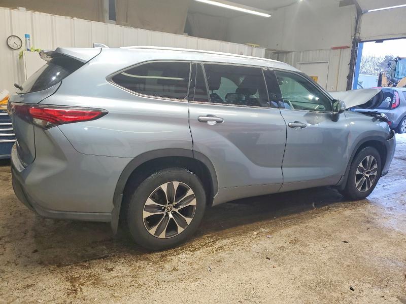 Photo 3 from auction – 2021 TOYOTA HIGHLANDER with VIN 5TDHZRBHXMS139667